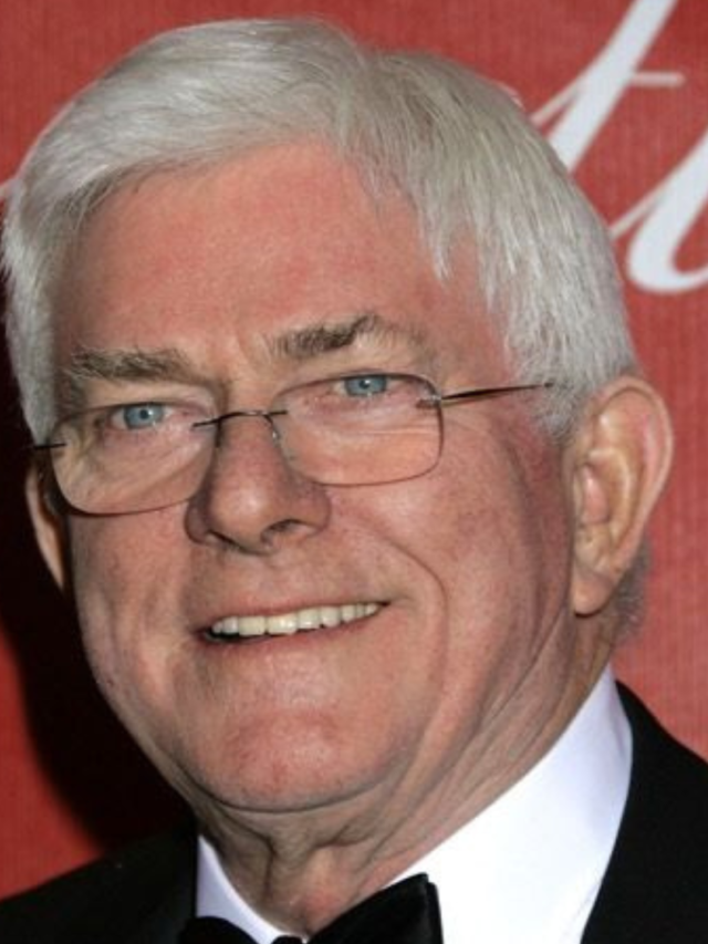 Phil Donahue Breaking News Veteran TV talk show host Phil Donahue dies at 88, how much did he earn (5)